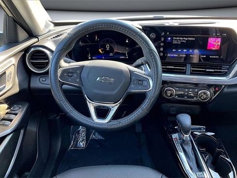 Used 2026 Chevrolet Trax ACTIV w/ Sunroof Package image 8