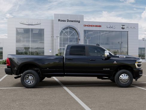 New 2026 RAM 3500 Laramie AWD/4WD image 21