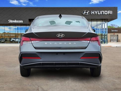 New 2026 Hyundai Elantra SE FWD image 4