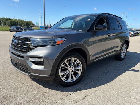 Used 2024 Ford Explorer XLT w/ Equipment Group 202A AWD/4WD image 3