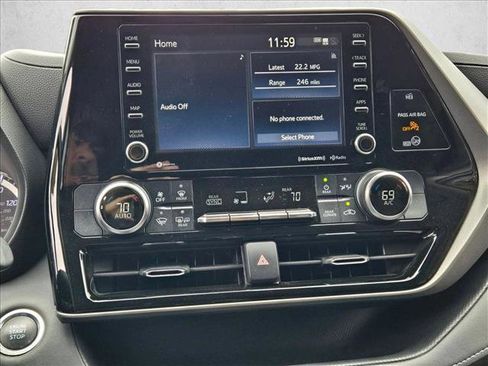 Used 2020 Toyota Highlander LE image 11