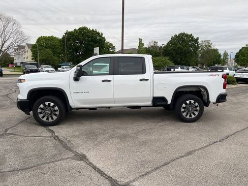 Used 2024 Chevrolet Silverado 2500 Custom w/ Custom Value Package AWD/4WD image 4