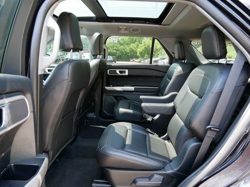 Used 2023 Ford Explorer XLT w/ Equipment Group 202A AWD/4WD image 11