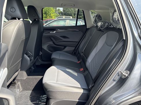 New 2025 Volkswagen Tiguan SE image 14