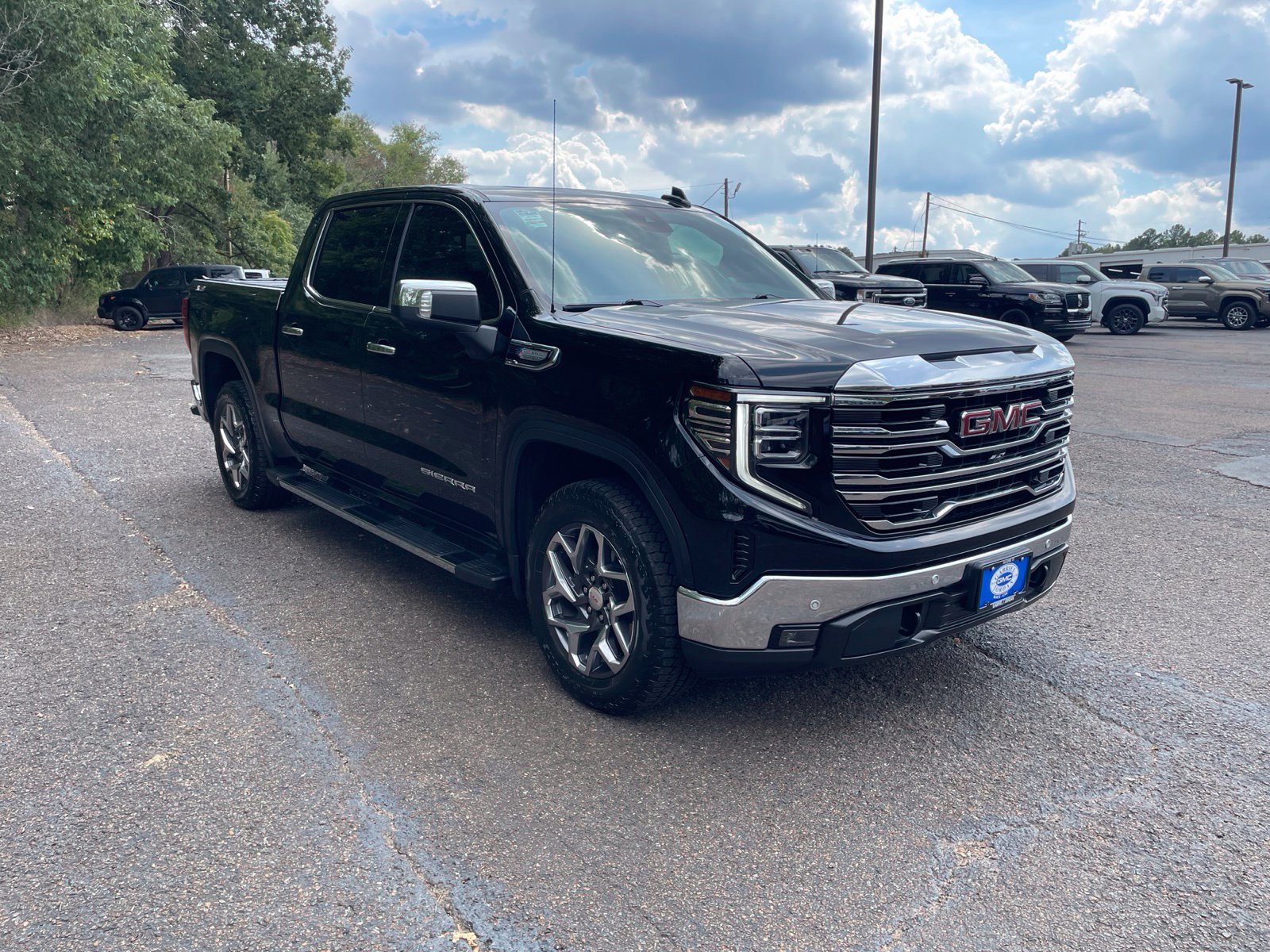 Used 2025 GMC Sierra 1500 SLT AWD/4WD image 9