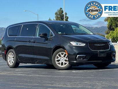 Used 2023 Chrysler Pacifica Touring-L