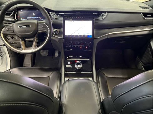 Used 2025 Jeep Grand Cherokee L Limited w/ Black Appearance Package image 12