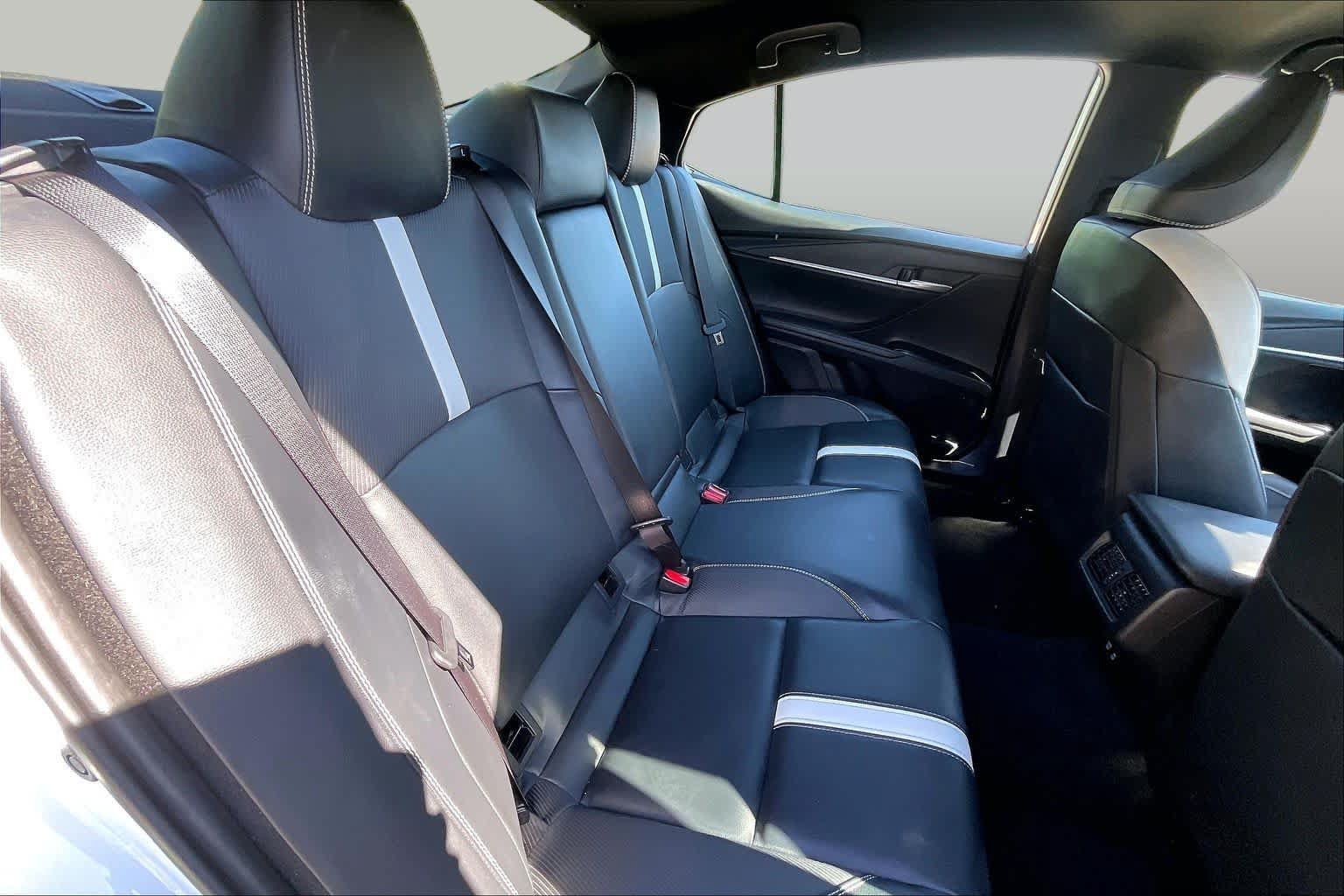 Used 2025 Toyota Camry SE FWD image 19