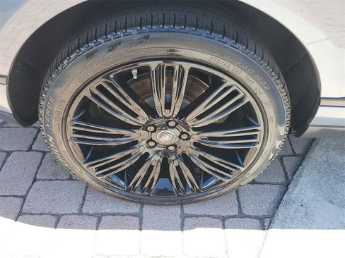 Used 2020 Land Rover Range Rover HSE image 7