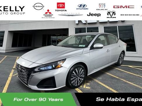 Used 2023 Nissan Altima 2.5 SV FWD image 1