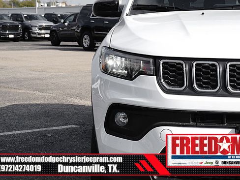 New 2026 Jeep Compass Latitude image 43