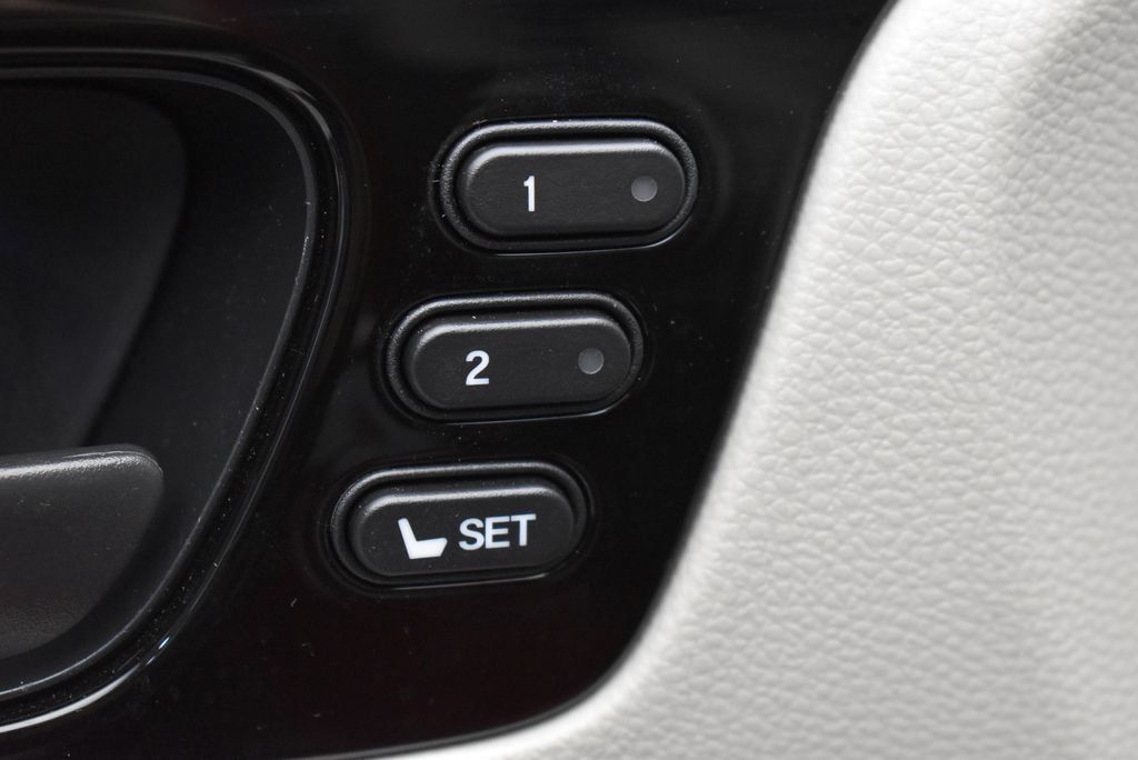 Used 2025 Honda Odyssey Touring image 13