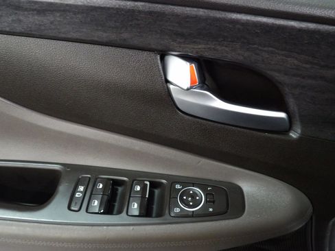 Used 2019 Hyundai Santa Fe SE w/ Cargo Package image 9