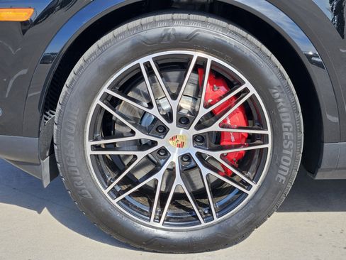 Certified 2024 Porsche Cayenne S image 14