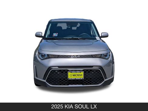 Used 2025 Kia Soul LX w/ LX Technology Package FWD image 4