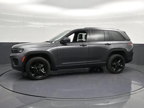 Used 2024 Jeep Grand Cherokee Altitude AWD/4WD image 7