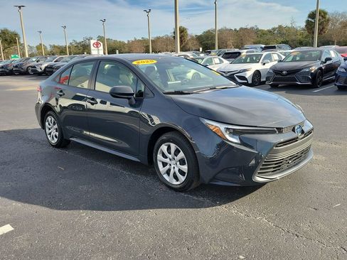 Used 2025 Toyota Corolla LE image 2