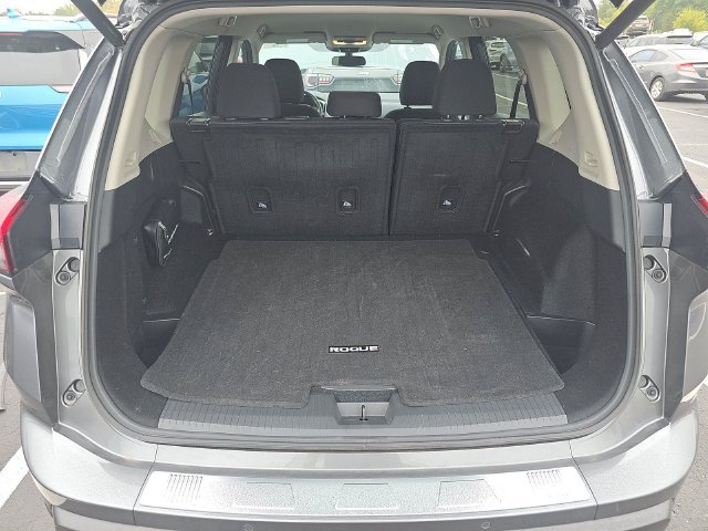 Certified 2026 Nissan Rogue SV FWD image 2