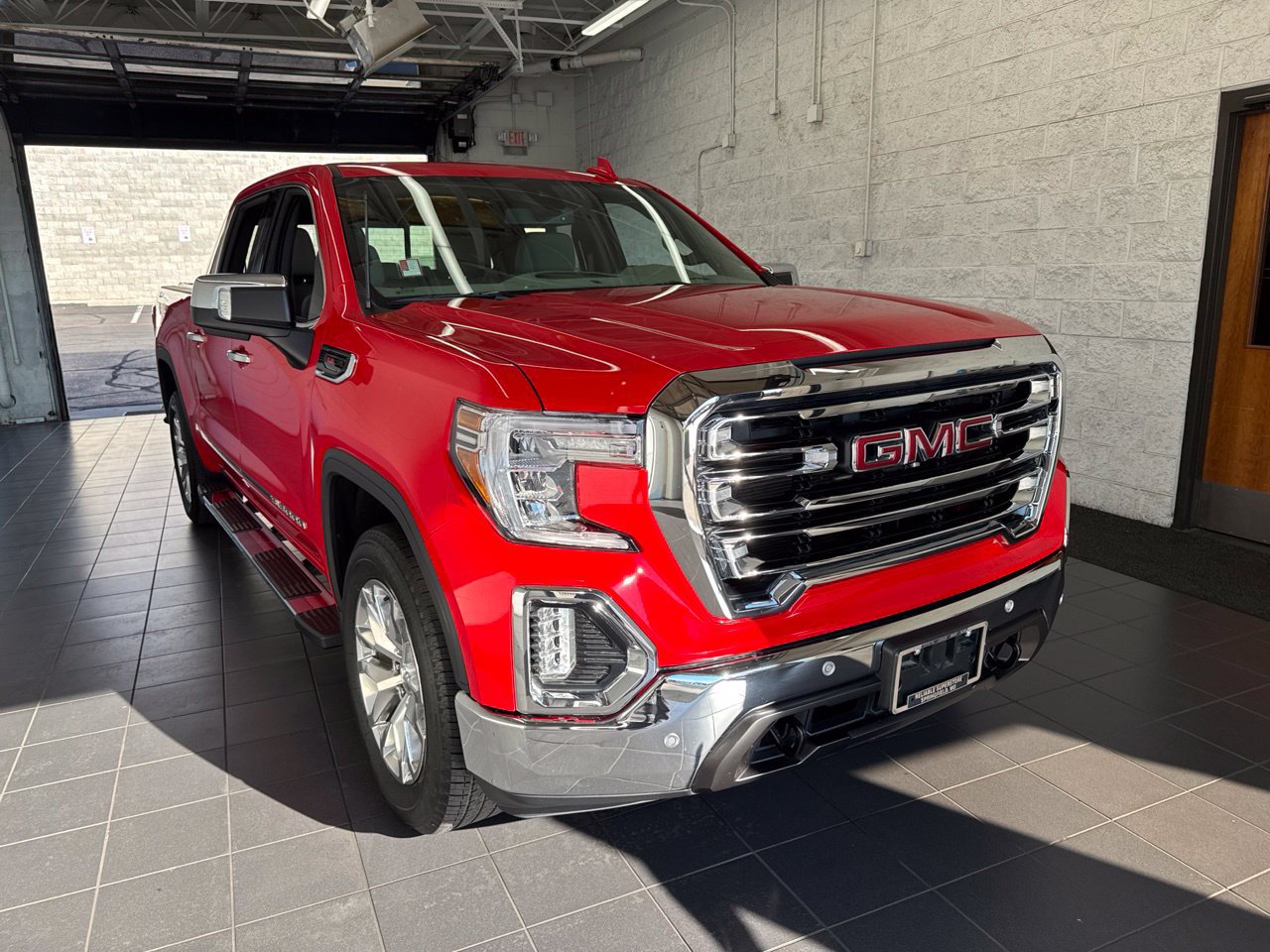 Used 2020 GMC Sierra 1500 SLT w/ SLT Premium Plus Package AWD/4WD image 2