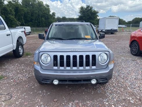 Used 2017 Jeep Patriot Sport w/ Power Value Group FWD image 2