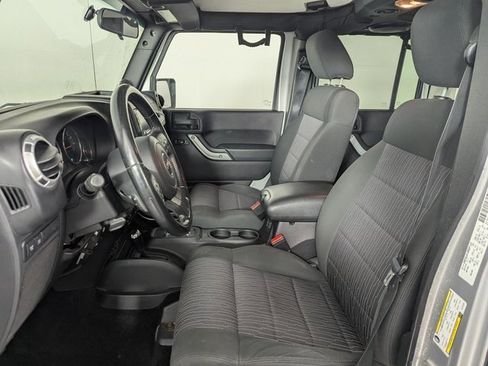 Used 2012 Jeep Wrangler Unlimited Rubicon w/ Connectivity Group image 10