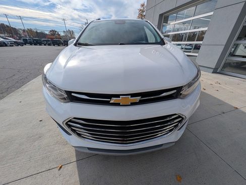 Used 2017 Chevrolet Trax LT w/ LT Convenience Package image 9