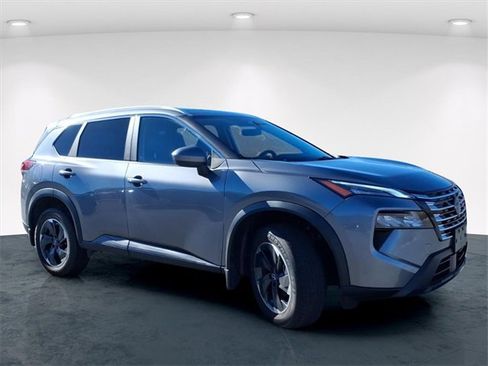 Used 2025 Nissan Rogue SV w/ SV Premium Package image 21