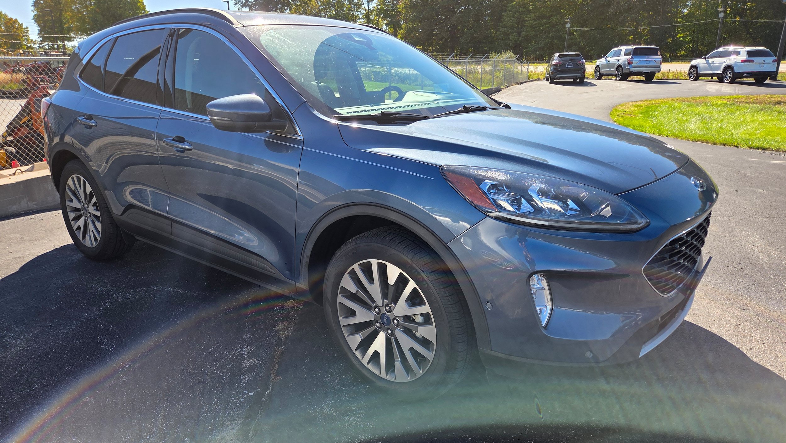 Used 2020 Ford Escape Titanium w/ Titanium Premium Package 2.0 AWD/4WD image 3