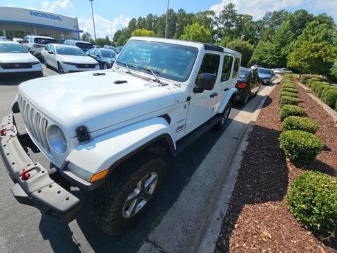 Used 2018 Jeep Wrangler Unlimited Sahara AWD/4WD image 4