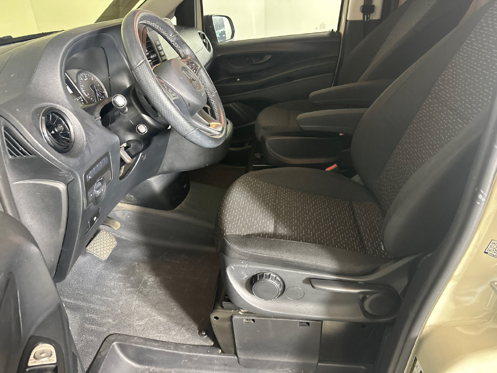 Used 2023 Mercedes-Benz Metris image 9