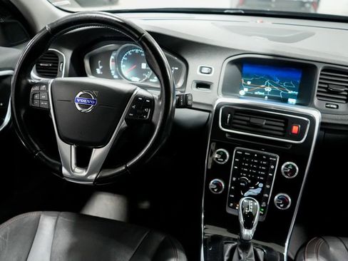 Used 2015 Volvo V60 T5 Cross Country Platinum w/ Climate Package AWD/4WD image 11