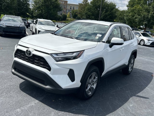 Used 2025 Toyota RAV4 XLE AWD/4WD image 8