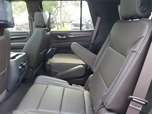 Used 2021 GMC Yukon Denali w/ Denali Ultimate Package image 10