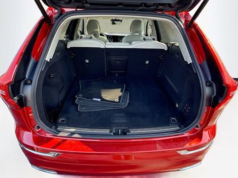 Used 2018 Volvo XC60 T8 Inscription w/ Luxury Seat Package AWD/4WD image 33