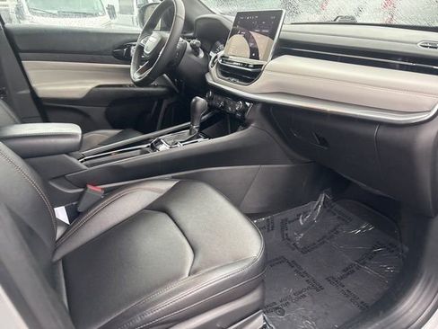 Used 2024 Jeep Compass Limited image 13