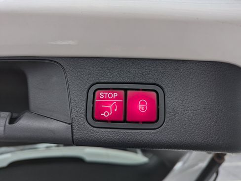 Used 2021 Mercedes-Benz GLB 250 4MATIC image 50