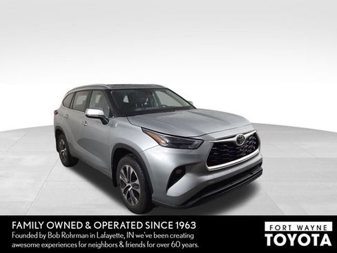 Used 2025 Toyota Highlander XLE AWD/4WD image 4