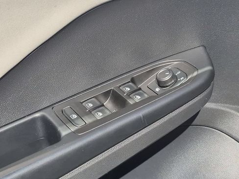 Used 2025 Volkswagen Taos SE AWD/4WD image 13