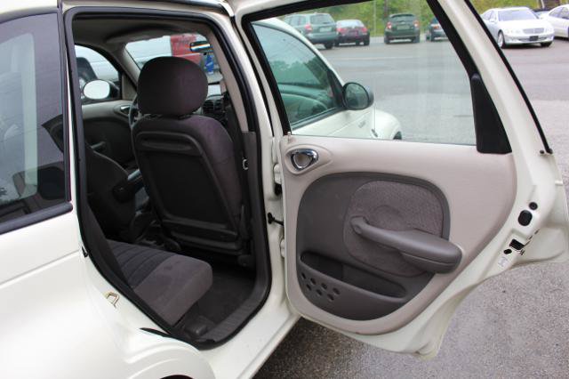Used 2005 Chrysler PT Cruiser Touring FWD image 16