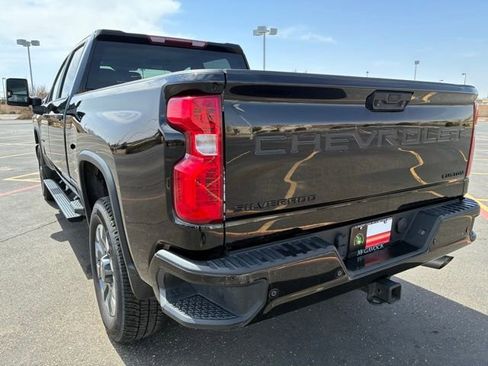 Used 2024 Chevrolet Silverado 2500 Custom w/ Custom Value Package image 4