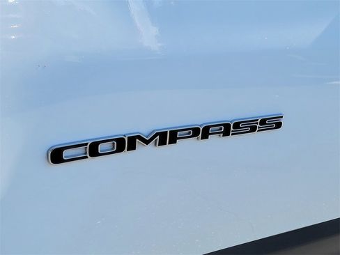 Used 2022 Jeep Compass Limited image 23