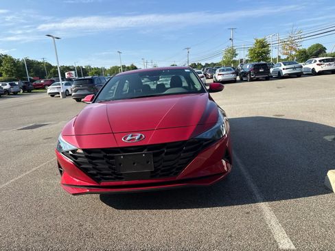 Used 2023 Hyundai Elantra SEL w/ Convenience Package FWD image 2