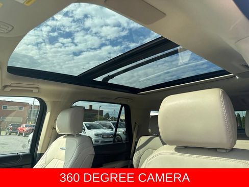 Used 2023 Ford Expedition Platinum AWD/4WD image 2