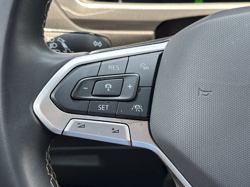 Used 2024 Volkswagen Tiguan SE FWD image 16