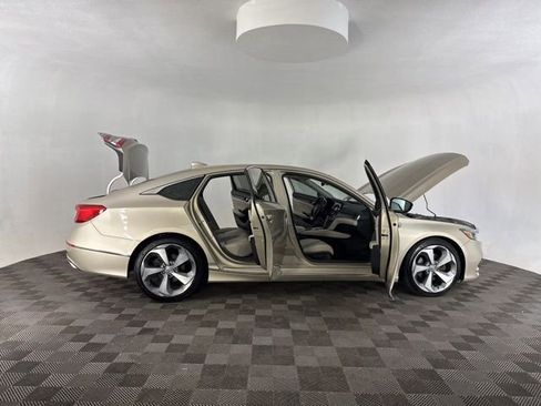 Used 2020 Honda Accord Touring image 18