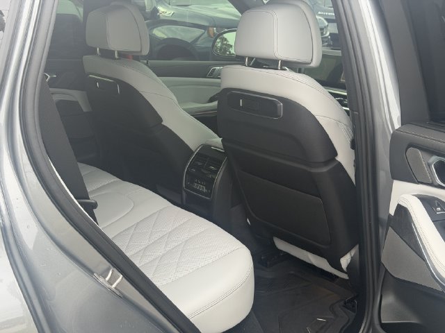 Used 2026 BMW X5 xDrive40i w/ M Sport Package AWD/4WD image 21