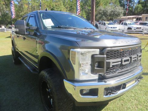 Used 2019 Ford F250 Lariat w/ Lariat Value Package image 4