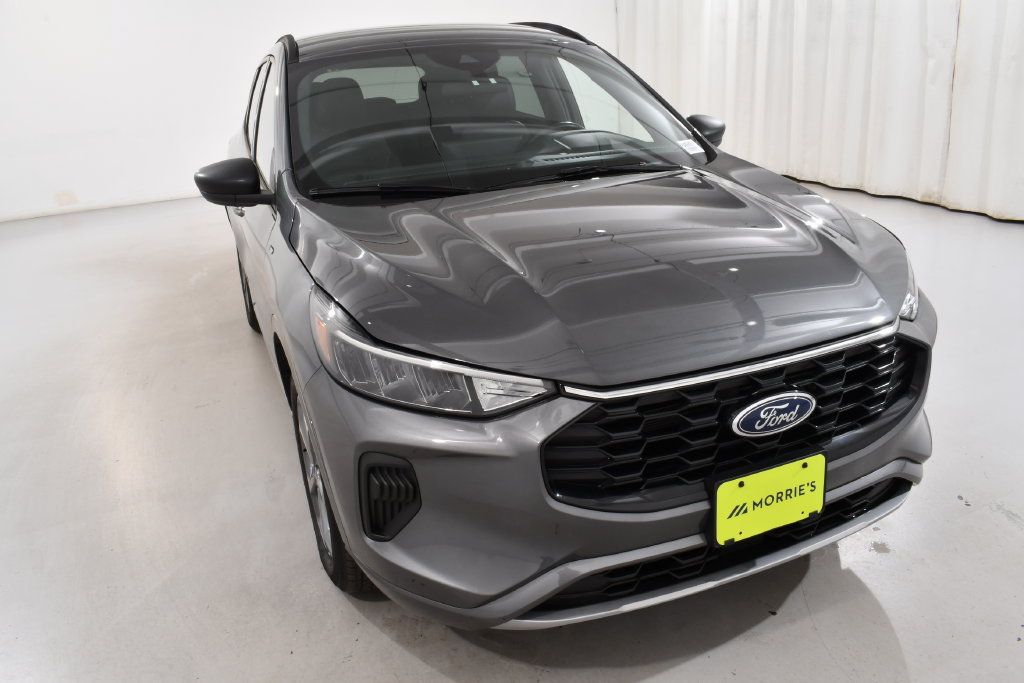 Used 2023 Ford Escape ST-Line w/ Tech Pack #1 AWD/4WD image 4