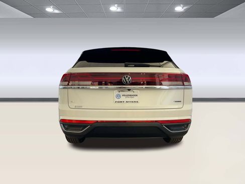 New 2026 Volkswagen Tiguan SE R-Line AWD/4WD image 10
