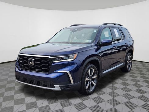 Used 2025 Honda Pilot Touring image 2